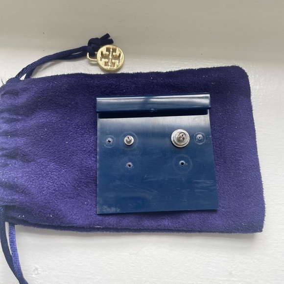 Tory Burch logo stud earrings - Picture 3 of 4